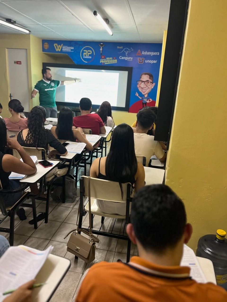 Professor e alunos RP Cursos
